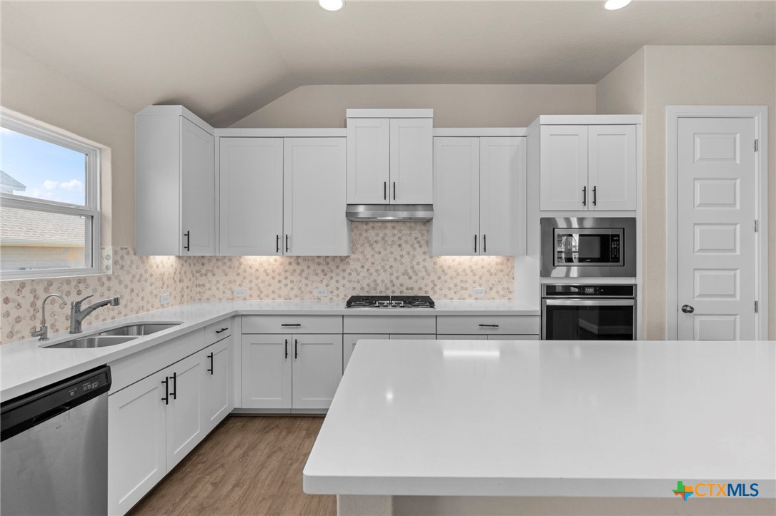 6533 Crockett Cove Property Photo 16