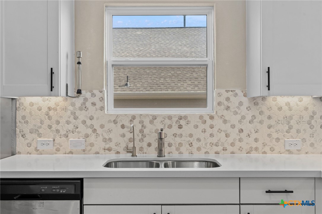 6533 Crockett Cove Property Photo 17