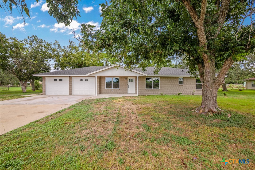 408 E King Road Property Photo 1