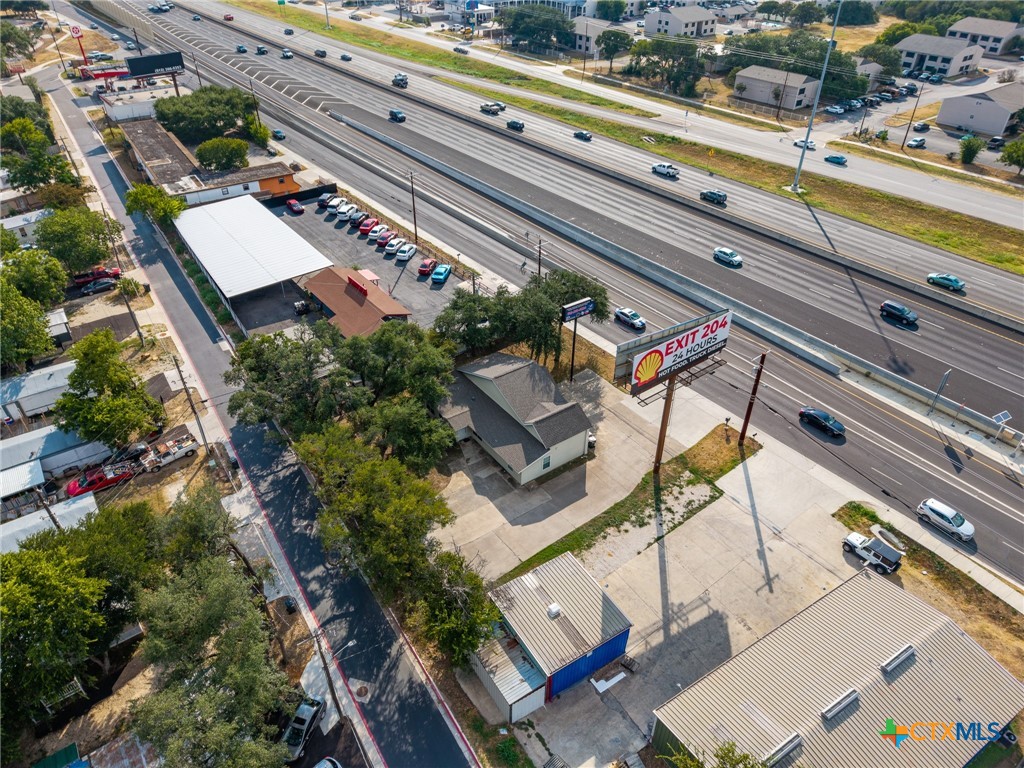 1712 N Interstate 35