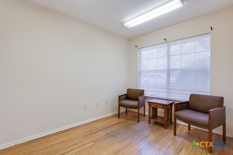 1712 N Interstate 35 Property Photo 28