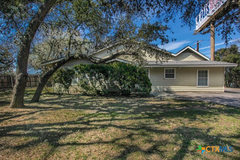 1712 N Interstate 35 Property Photo 31