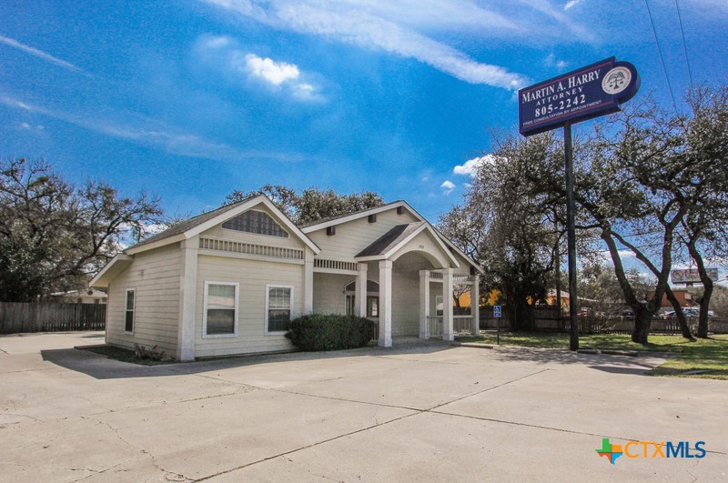 1712 N Interstate 35 Property Photo 33