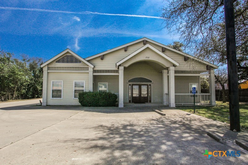 1712 N Interstate 35 Property Photo 34