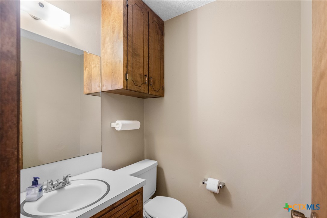 1001 E Airline Road Property Photo 4