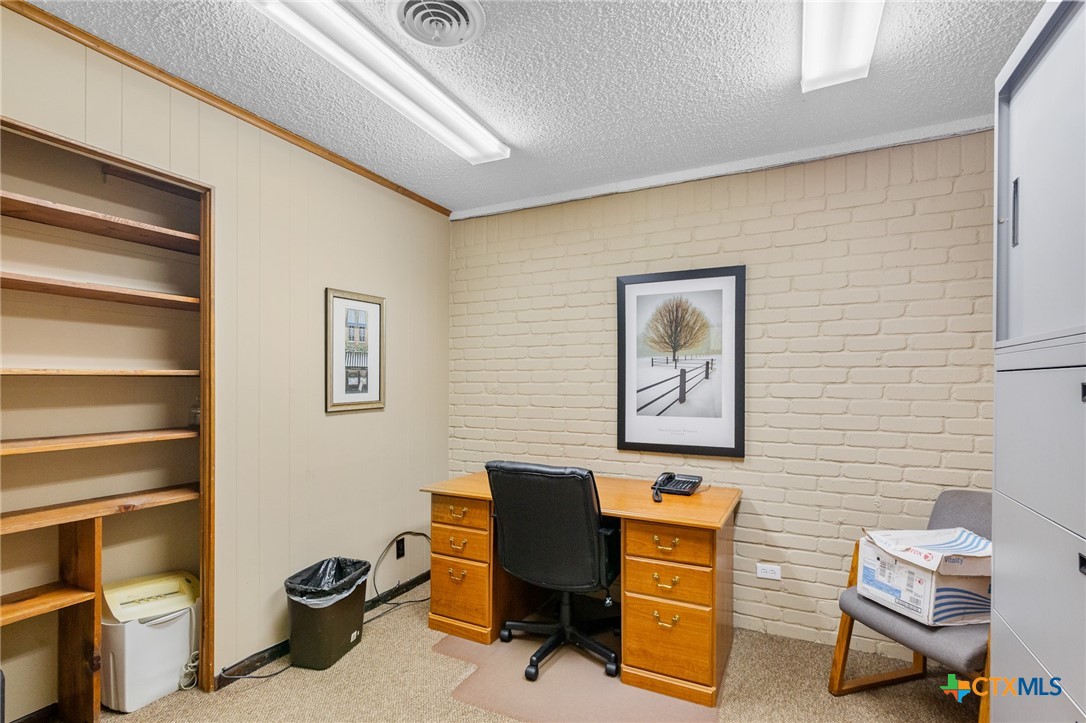 1001 E Airline Road Property Photo 17
