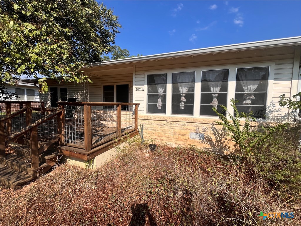 107 E Holland Street Property Photo 1