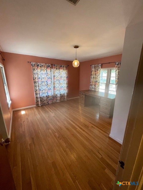 107 E Holland Street Property Photo 8