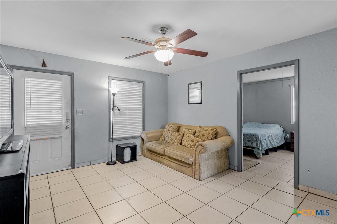 705 E Hiller Street Property Photo 3