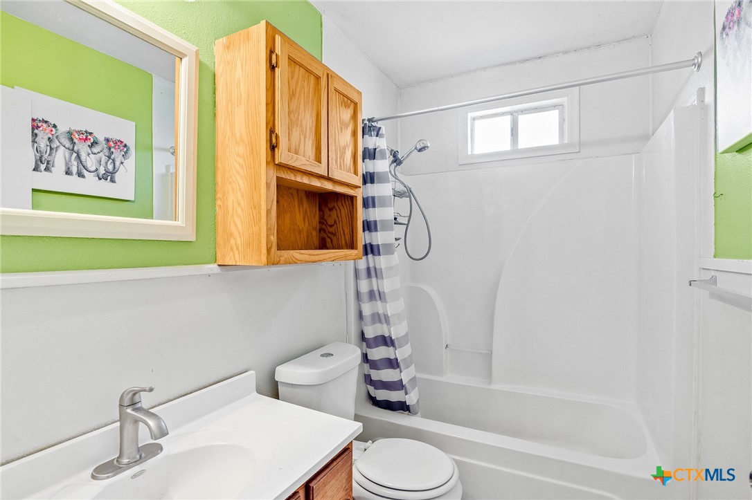 705 E Hiller Street Property Photo 9