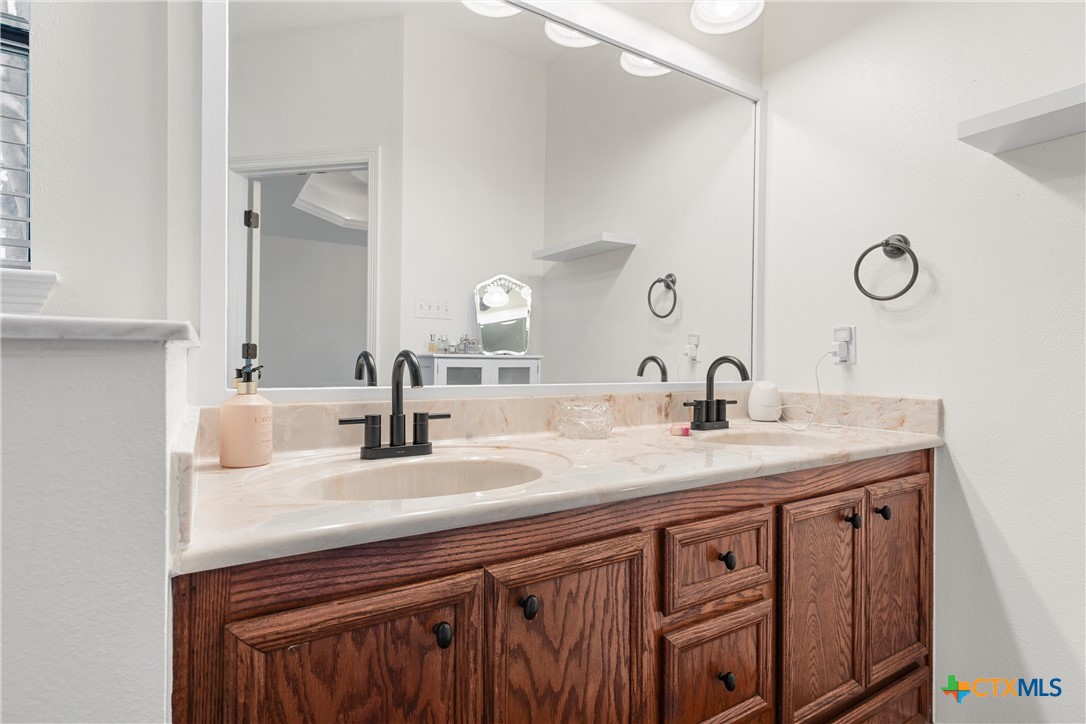 8614 Surrey Drive Property Photo 11