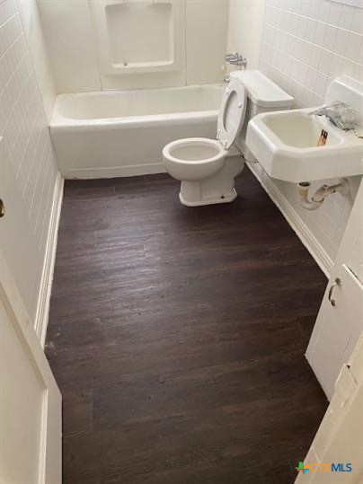 710 Stetson Avenue 712 Property Photo 6