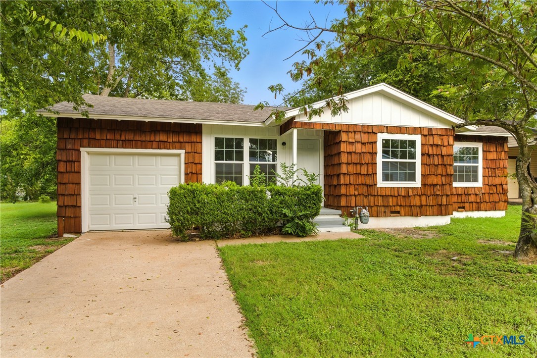 937 Fannin Loop Property Photo 1