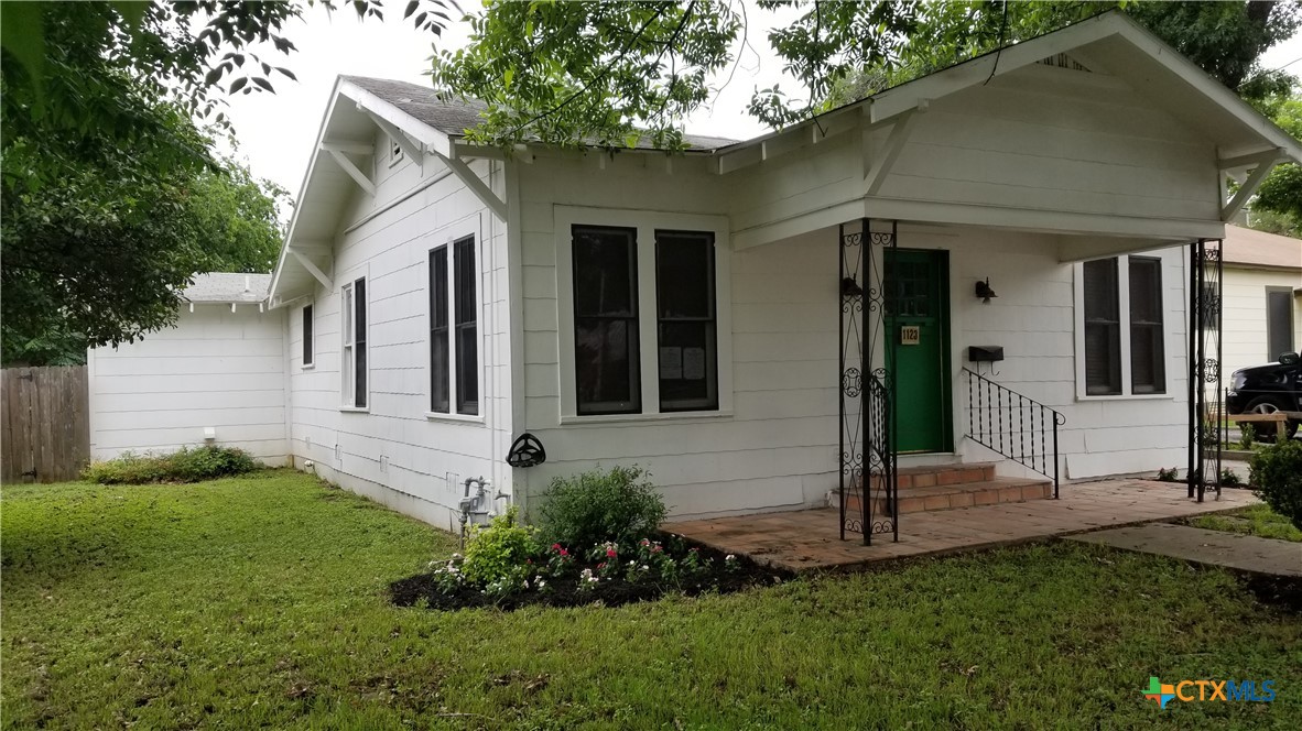 1123 Coll Street Property Photo 1