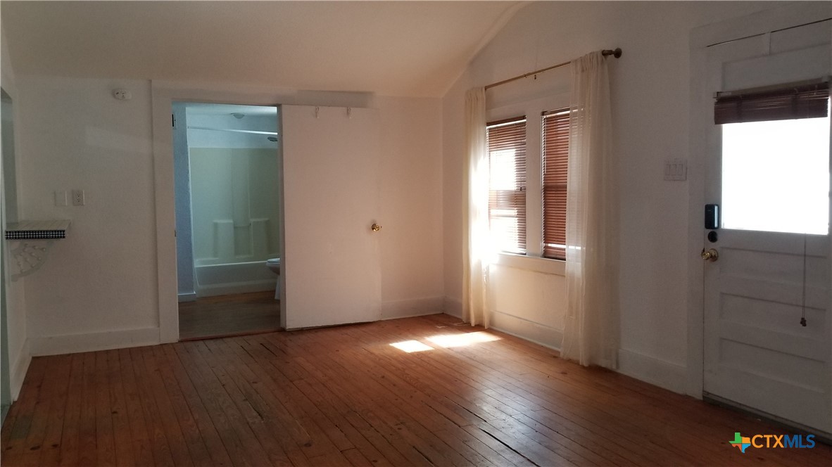 1123 Coll Street Property Photo 17