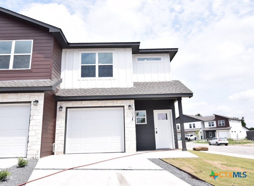 1903 Allie Way Property Photo 1