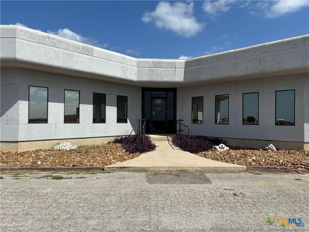 3040 W Interstate 10 Expressway Property Photo 1