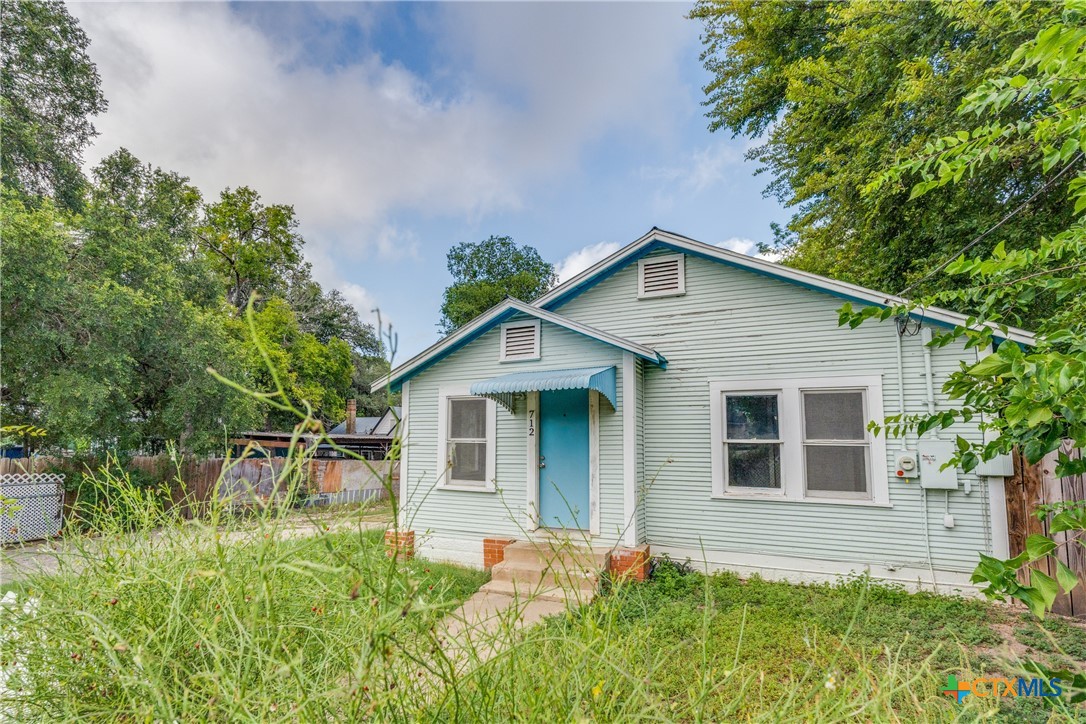 712 S Austin Street Property Photo 2