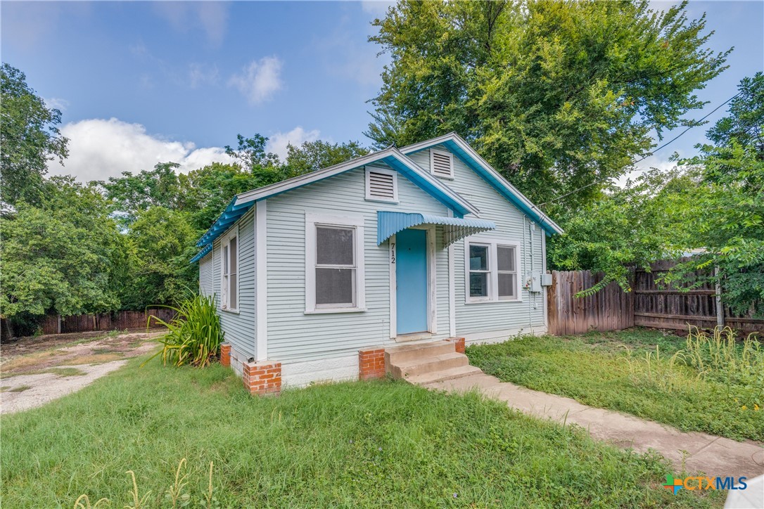 712 S Austin Street Property Photo 3