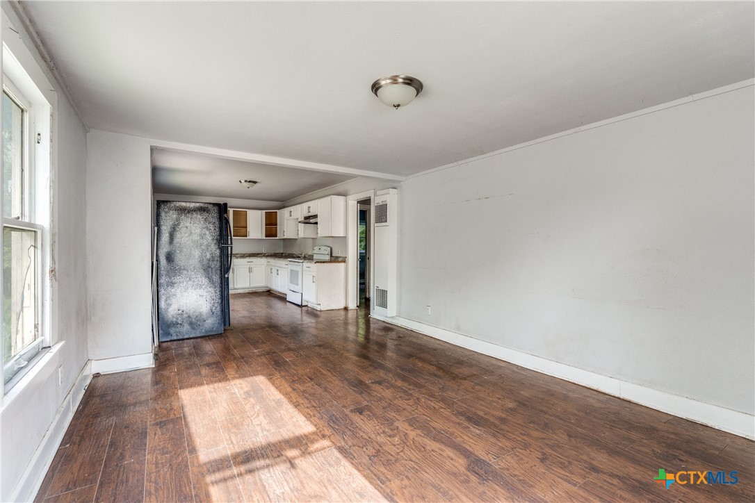 712 S Austin Street Property Photo 7