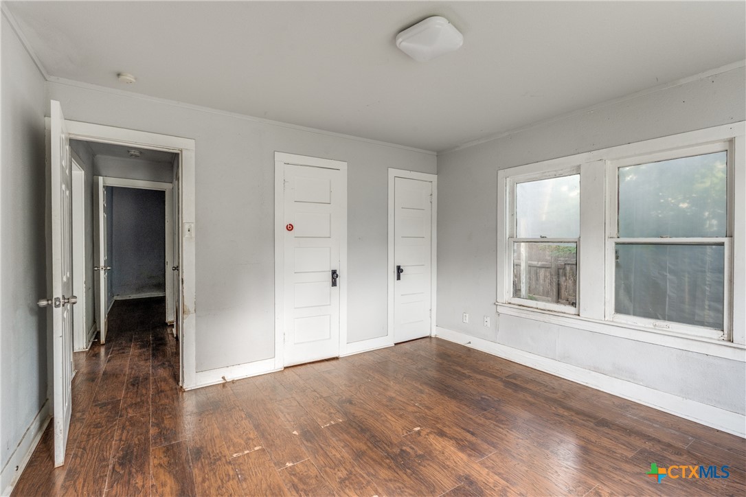 712 S Austin Street Property Photo 11