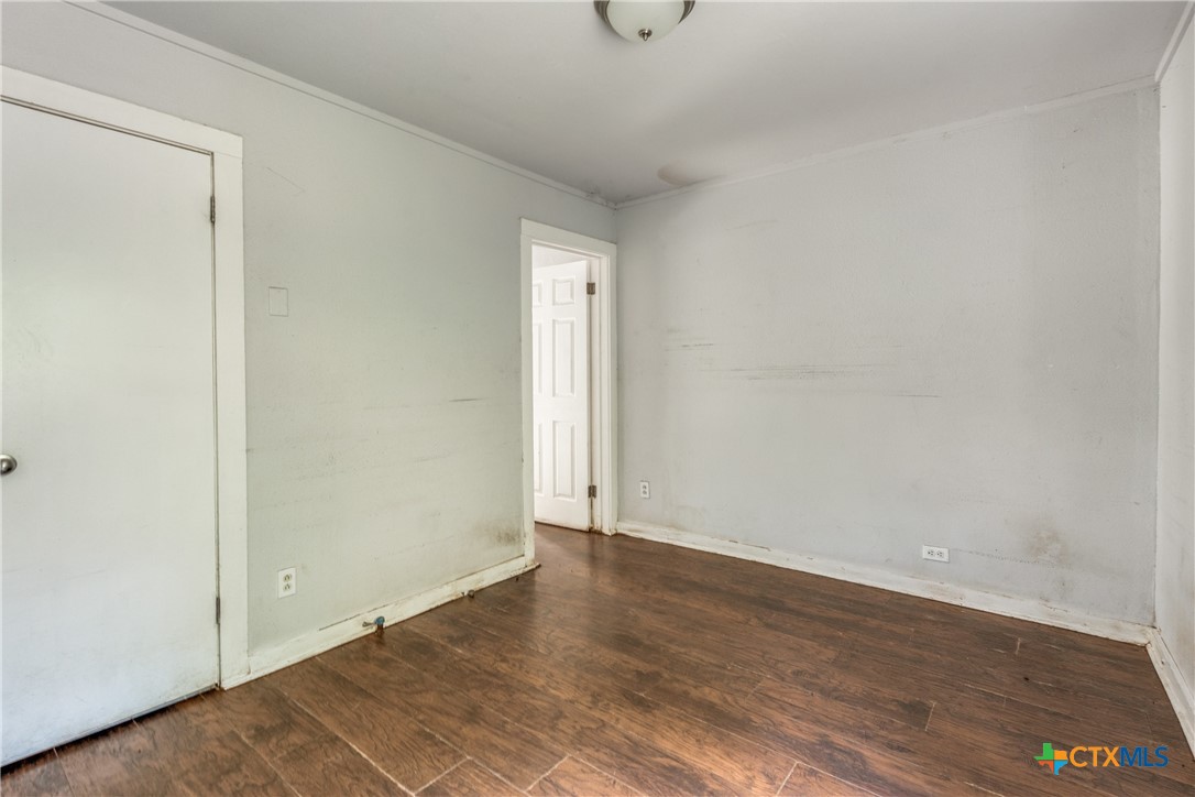 712 S Austin Street Property Photo 15