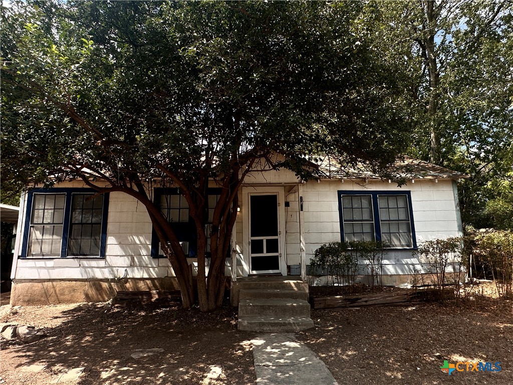 240 W Sessom Drive Property Photo 1