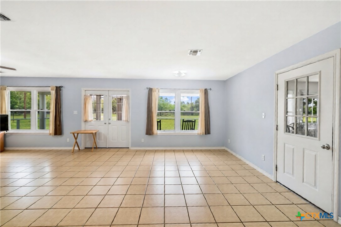 83 Lakeoak Property Photo 16