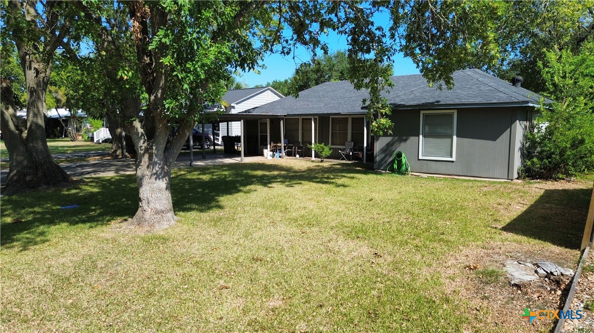 106 Crockett Street Property Photo 3