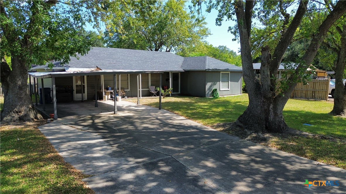 106 Crockett Street Property Photo 4