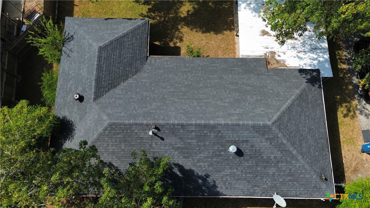 106 Crockett Street Property Photo 5