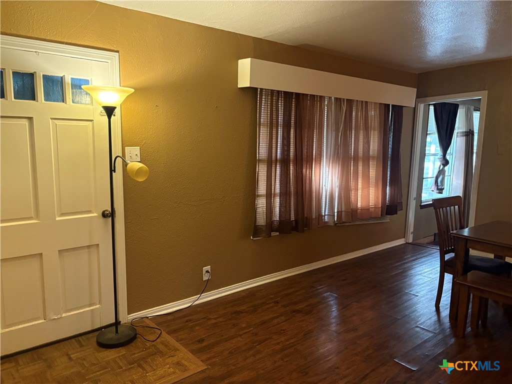 106 Crockett Street Property Photo 6