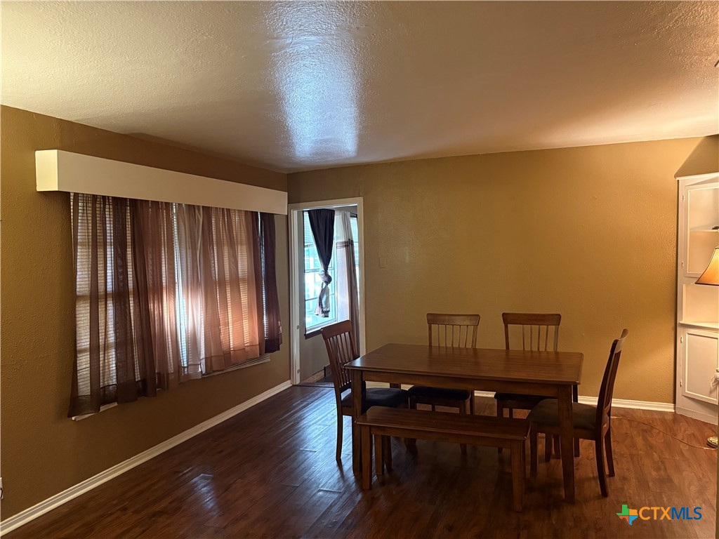 106 Crockett Street Property Photo 7