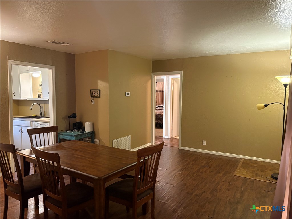 106 Crockett Street Property Photo 9