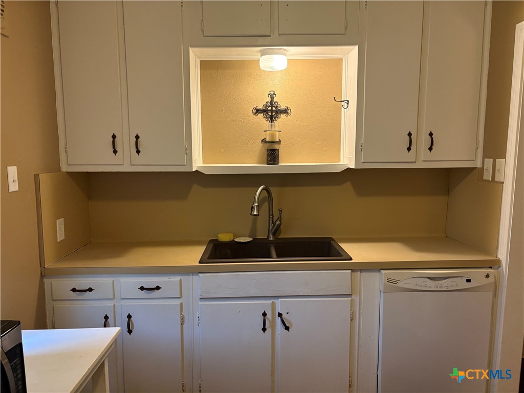 106 Crockett Street Property Photo 10