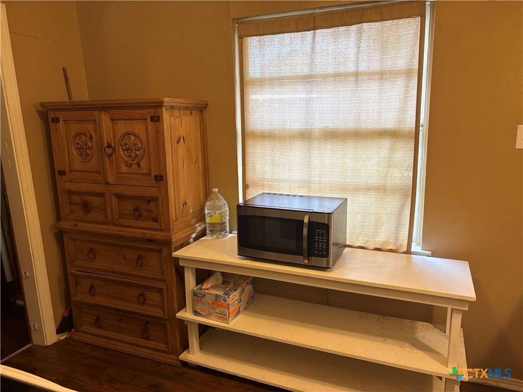 106 Crockett Street Property Photo 11