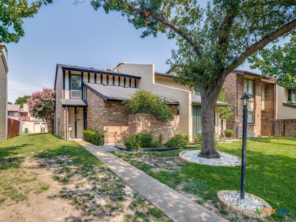 2009 Town Court Property Photo 1