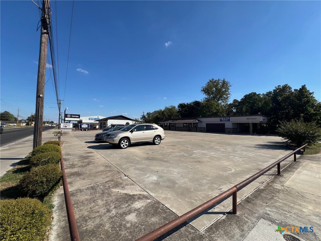 1800 E Rancier Avenue Property Photo 4