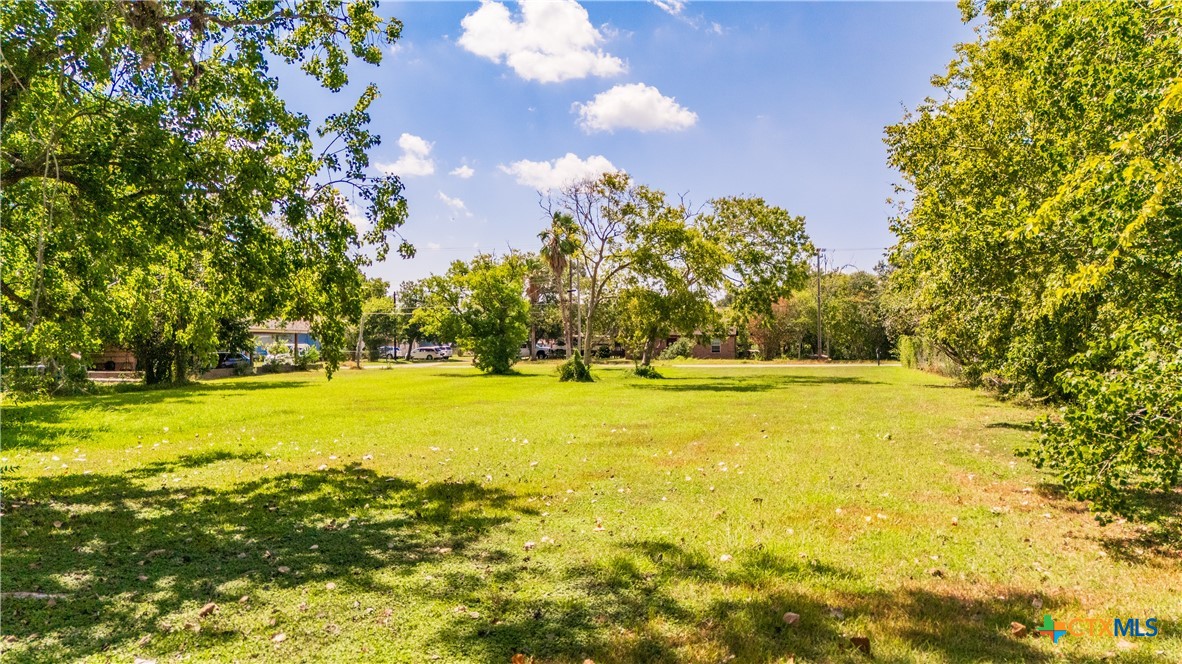 404 8th Street Property Photo 1