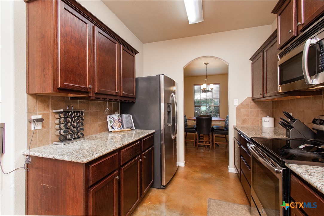 202 Weeping Willow Court Property Photo 8