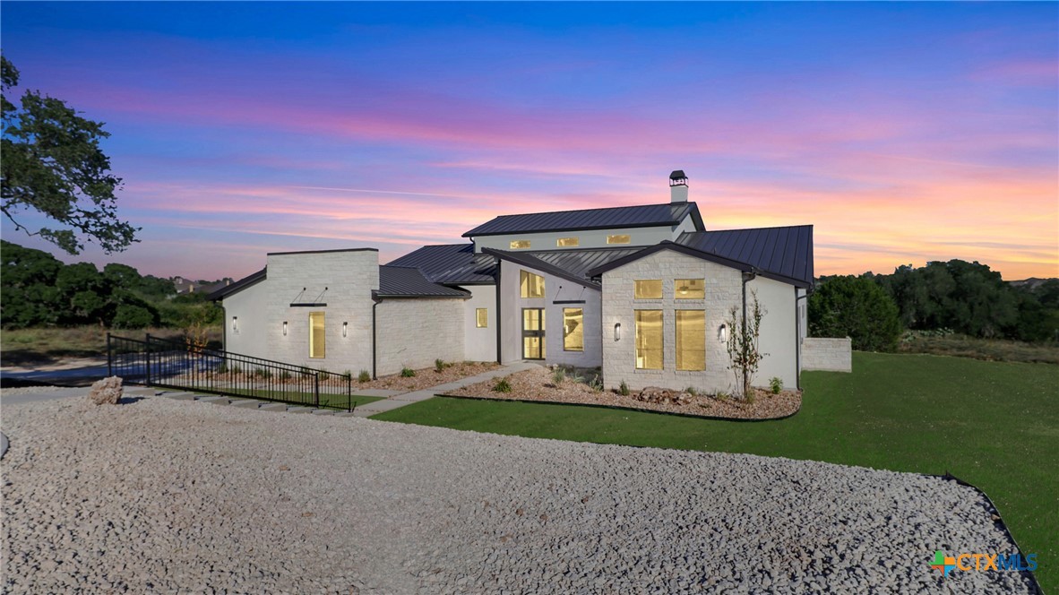 1126 Vintage Way Property Photo 3