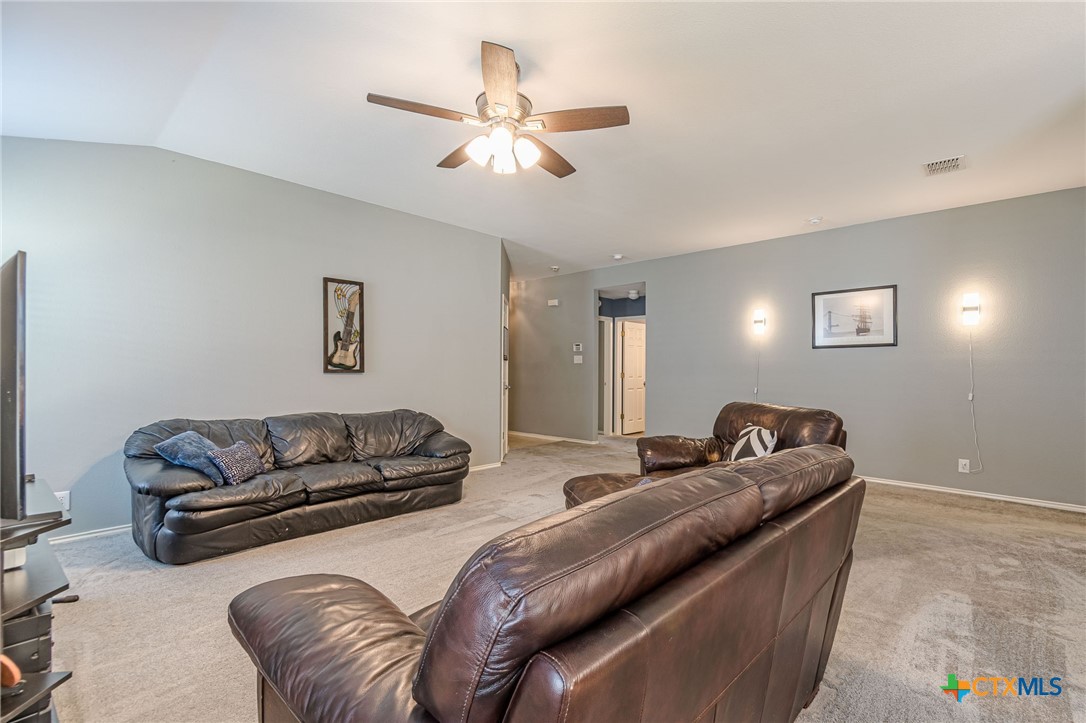 2369 Carson Loop Property Photo 4