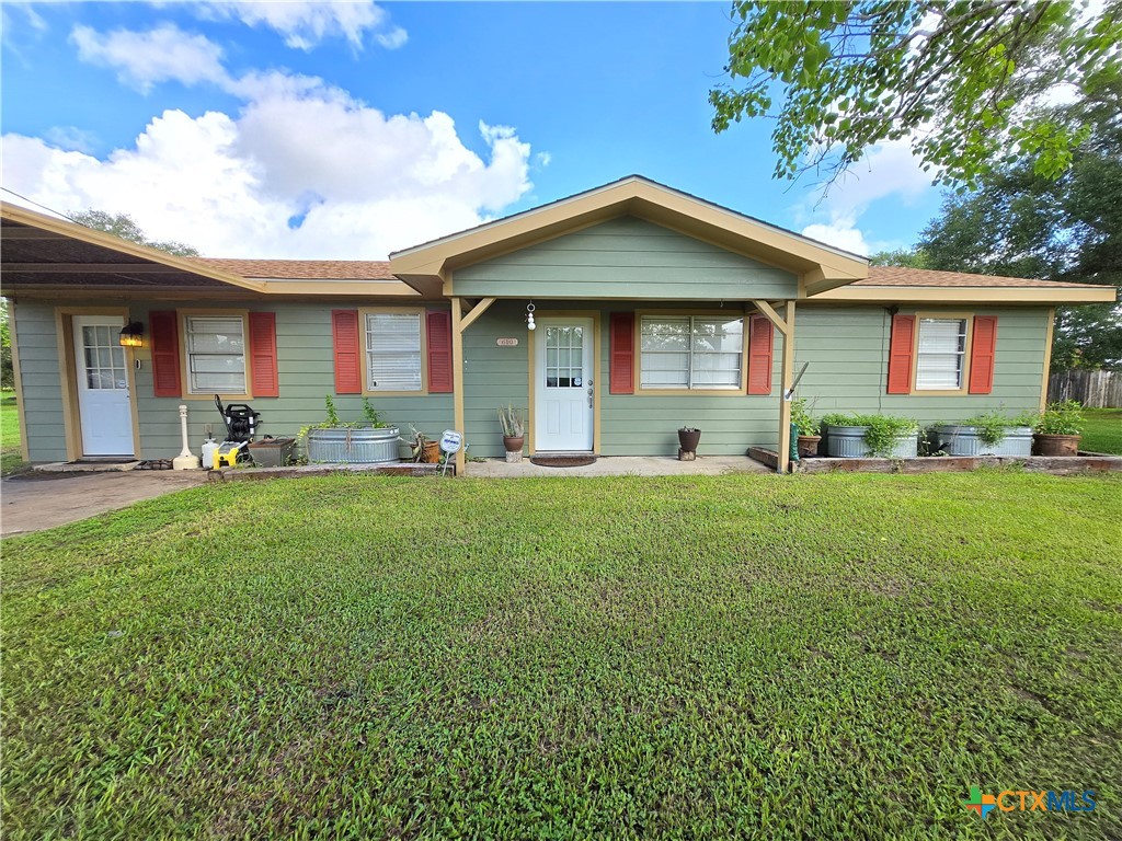 610 E Division Street Property Photo 1