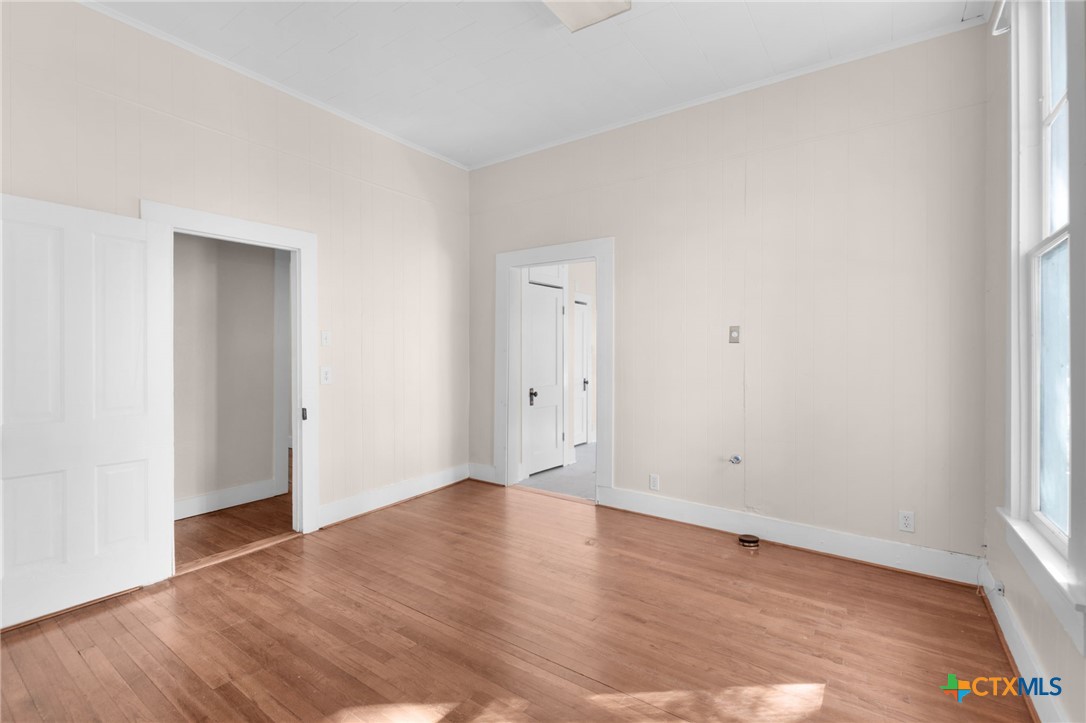 107 W 5th Street Property Photo 12