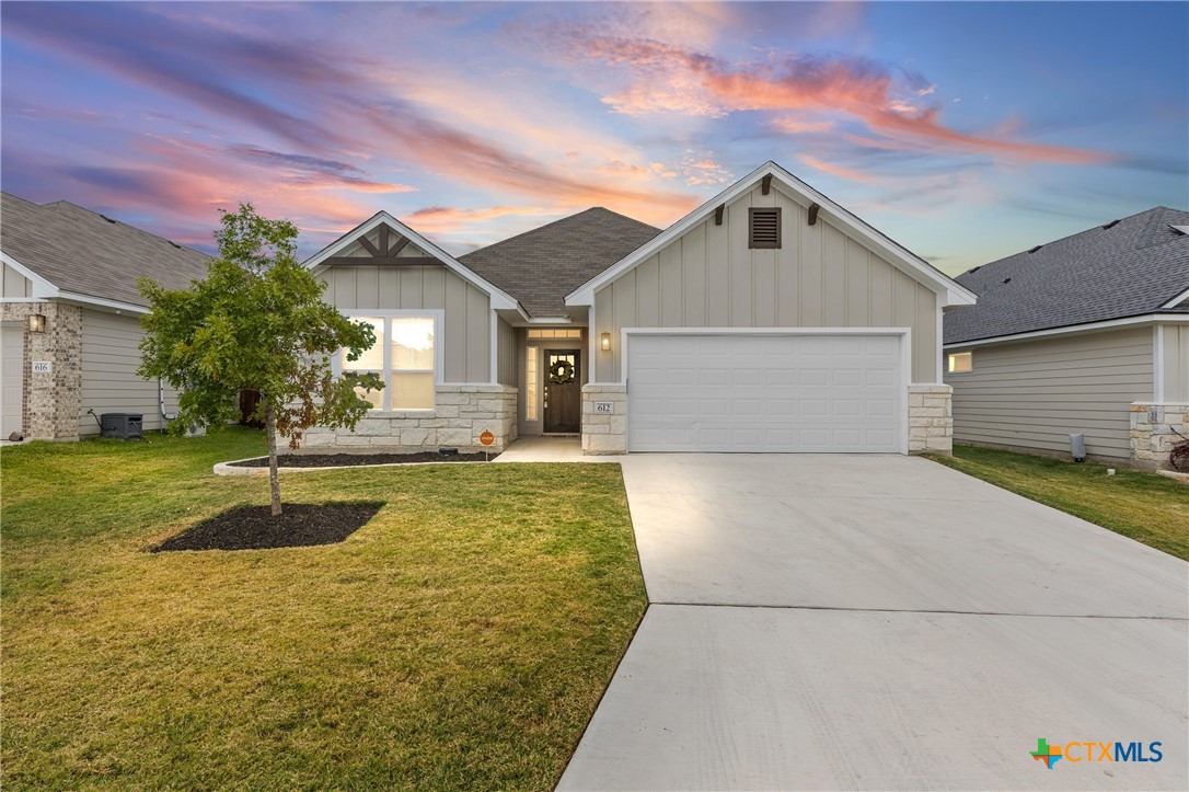 612 La Parra Bend Property Photo 1