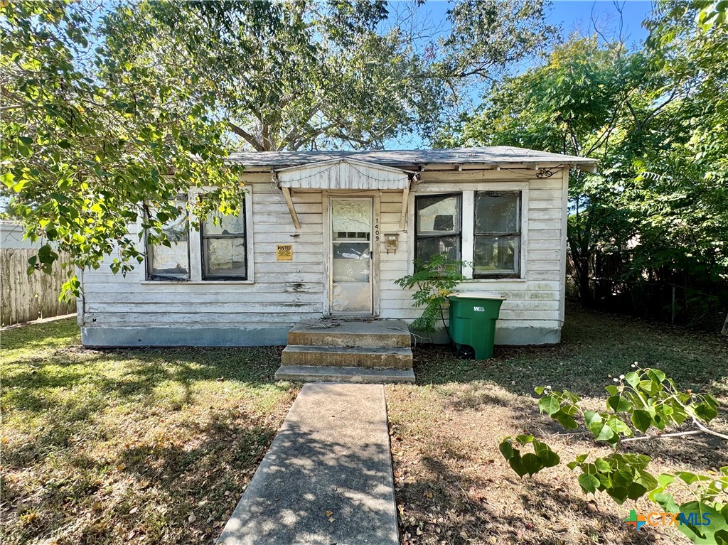 1409 E Commercial Street Property Photo 1