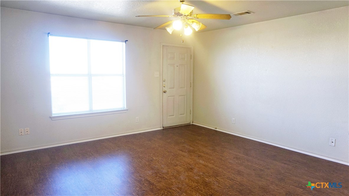 411 E Central Texas Expressway Property Photo 3