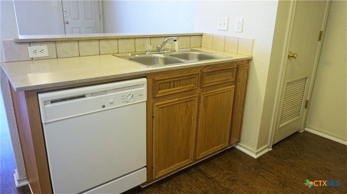 411 E Central Texas Expressway Property Photo 5