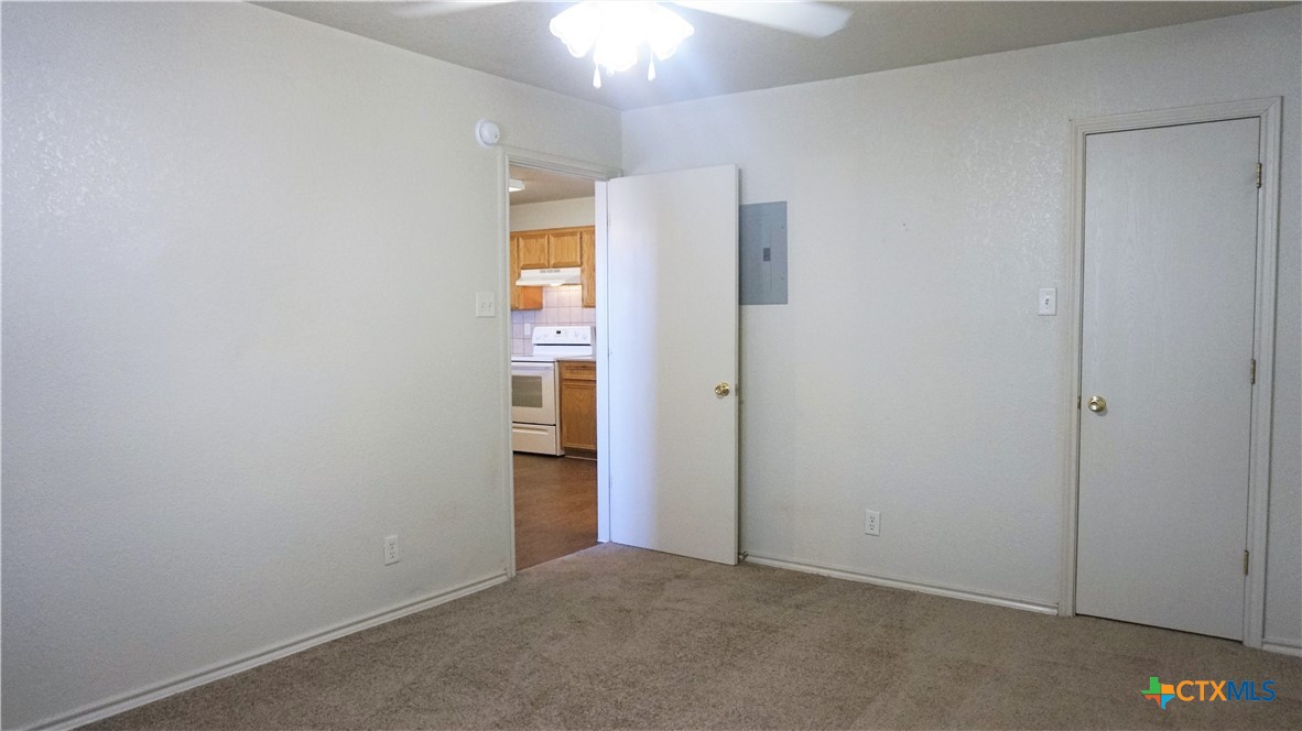 411 E Central Texas Expressway Property Photo 9