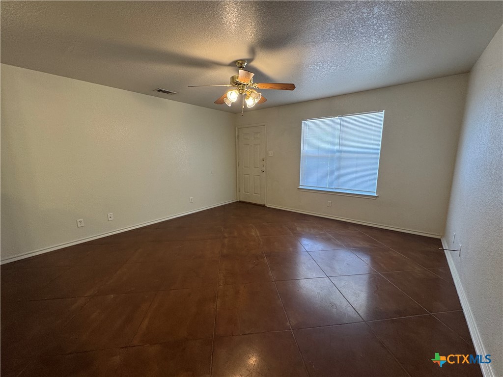 411 E Central Texas Expressway Property Photo 14